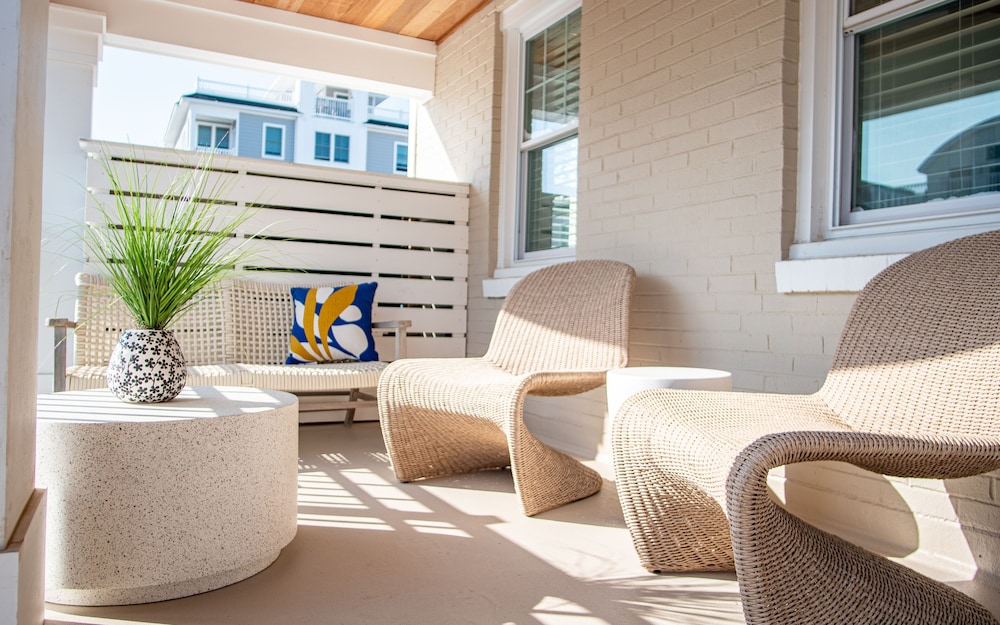 Surrey Beach House 38/50