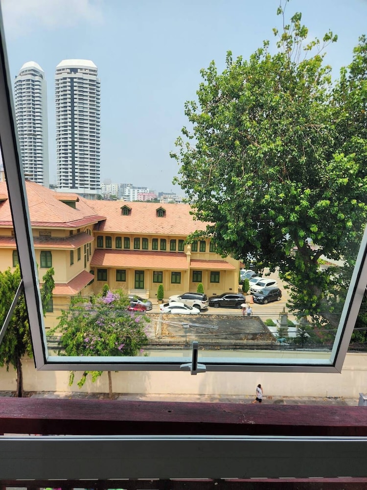 Khaosan Art Hotel 70/75