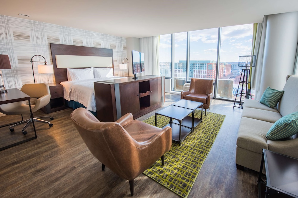 Hampton Inn and Suites Washington DC Navy Yard 40/55