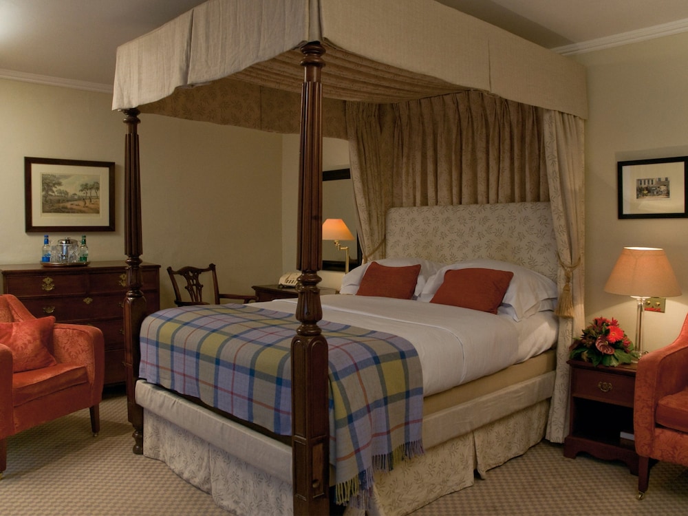 Macdonald Bear Hotel 30/70