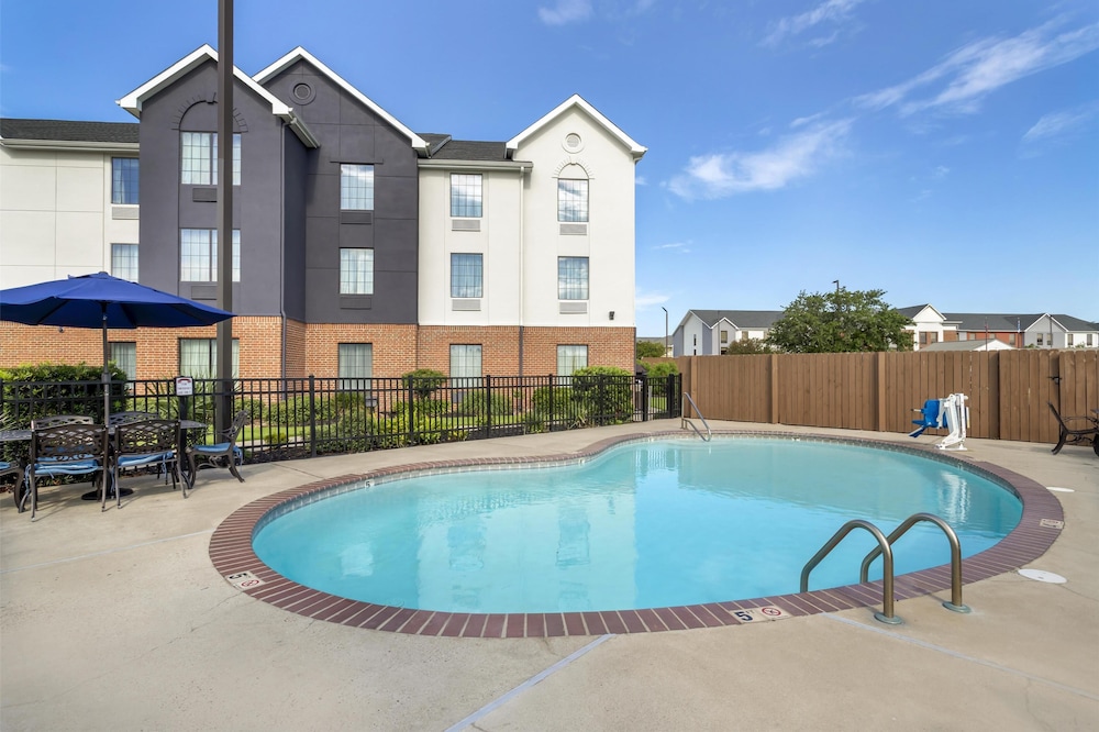 Best Western Plus Executive Hotel Suites 44/50