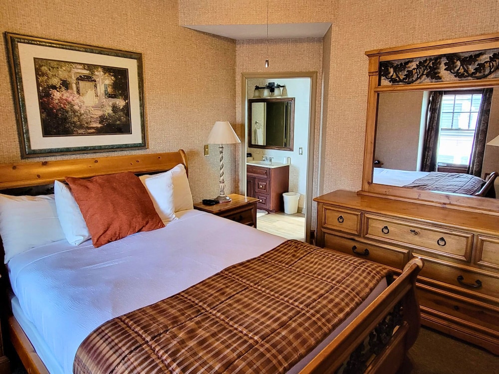 Altland House Inn and Suites 10/50