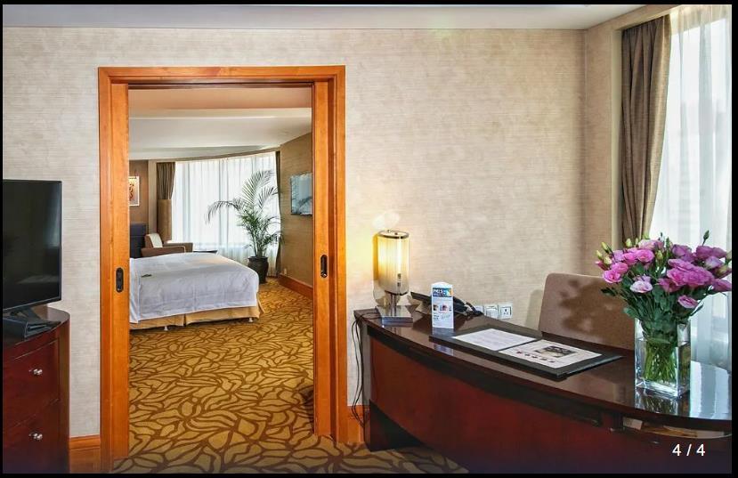 Suite, East Tower, Corner