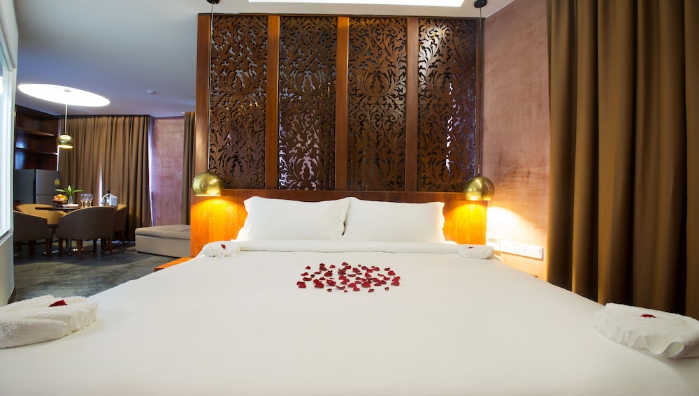 Executive, Suite, King Bed, River View, Corner