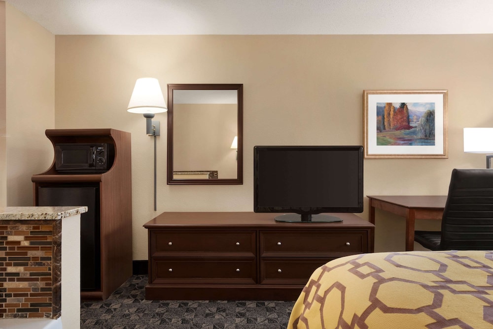 Baymont by Wyndham Mt. Pleasant 37/48