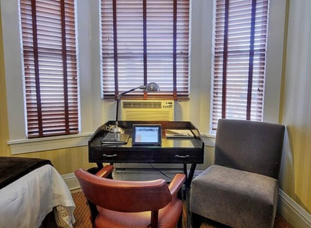 Executive Hotel Vintage Court 42/66