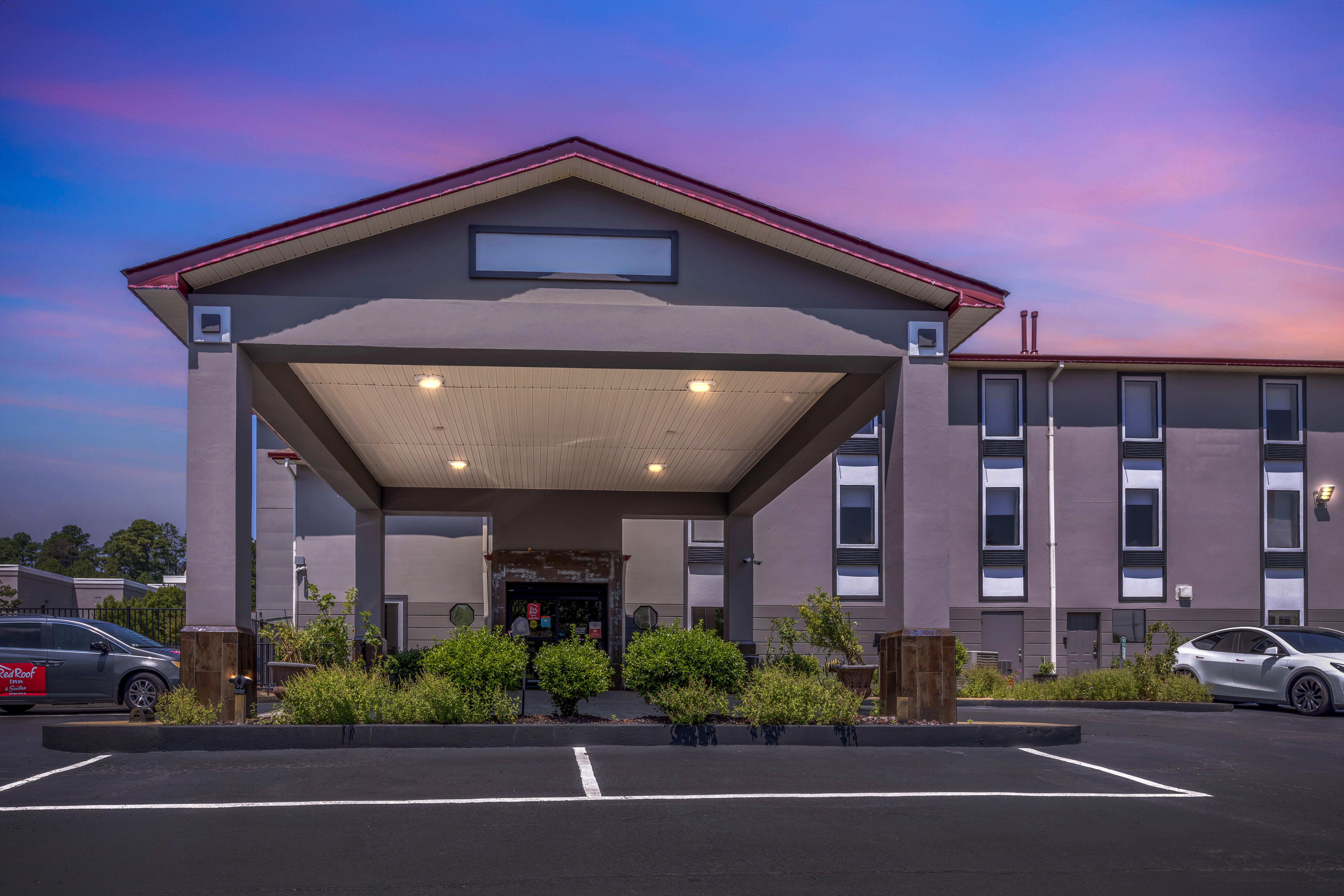 Red Roof Inn & Suites Clinton 2/37