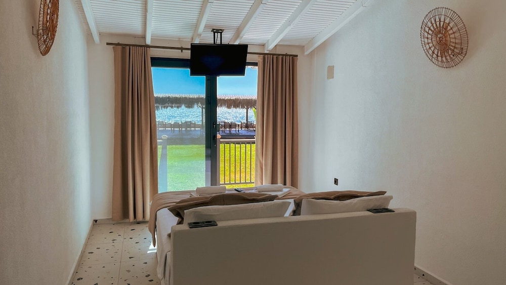 Thanos Hotel 7/50