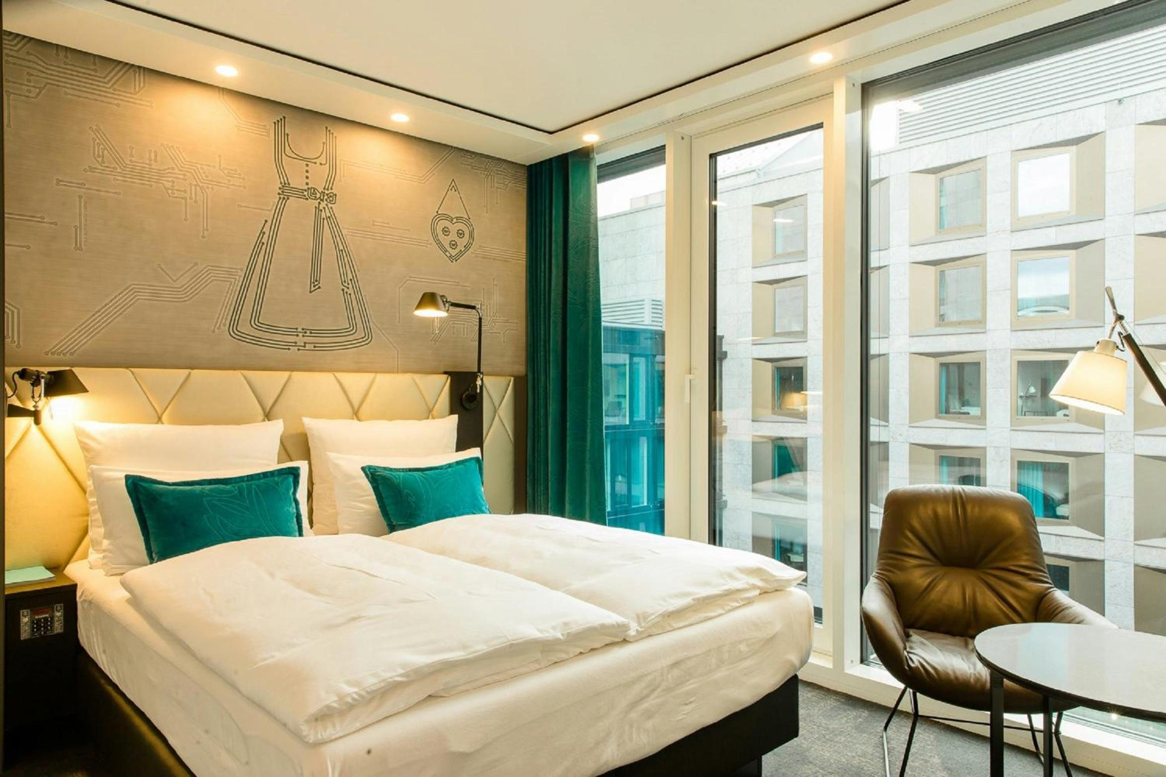 Room, Queen Bed