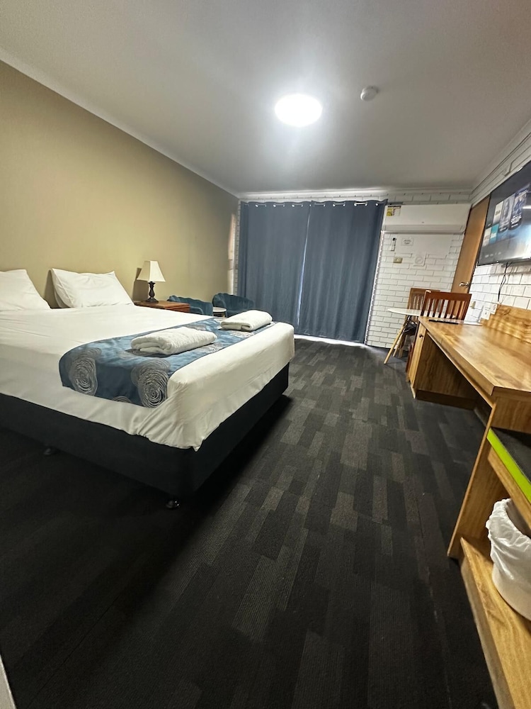 Albury Garden Court Motel 9/50