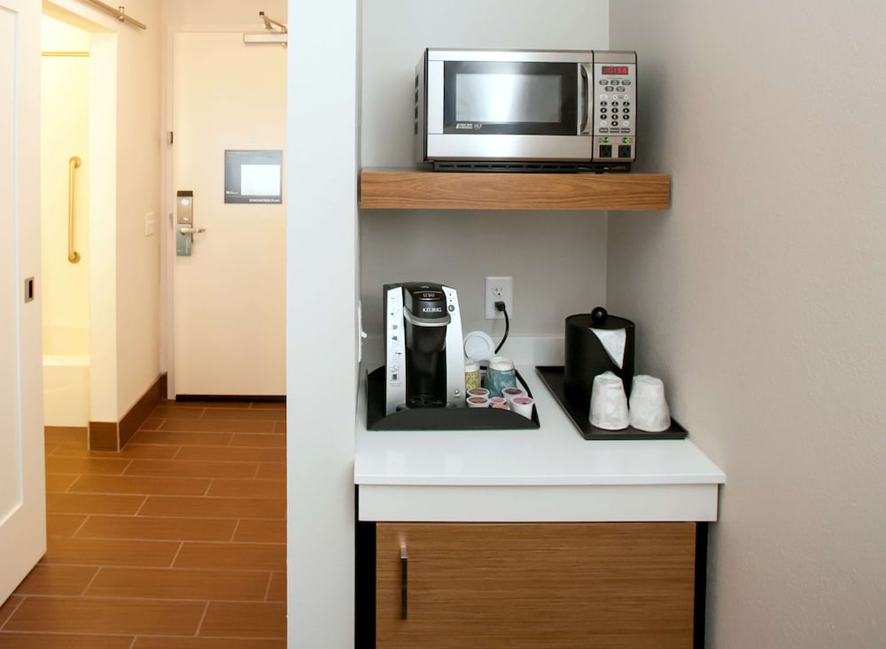 HILTON GARDEN INN SAN ANTONIO-LIVE OAK CONFERENCE CENTER 67/76