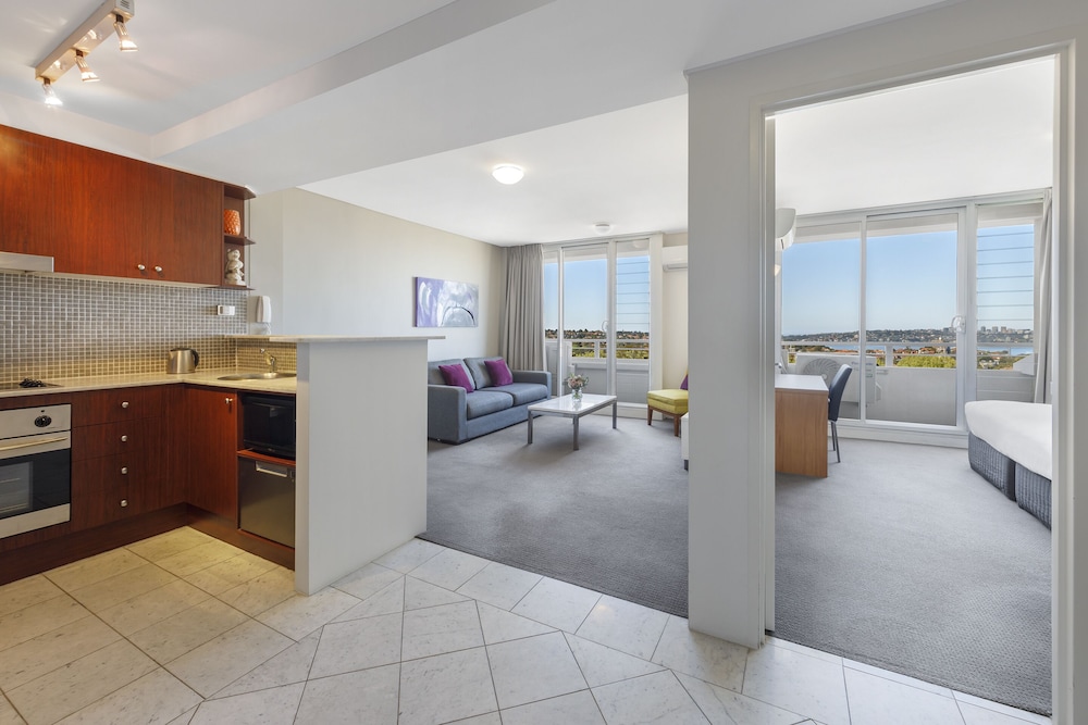 Park Regis Concierge Apartments 36/41