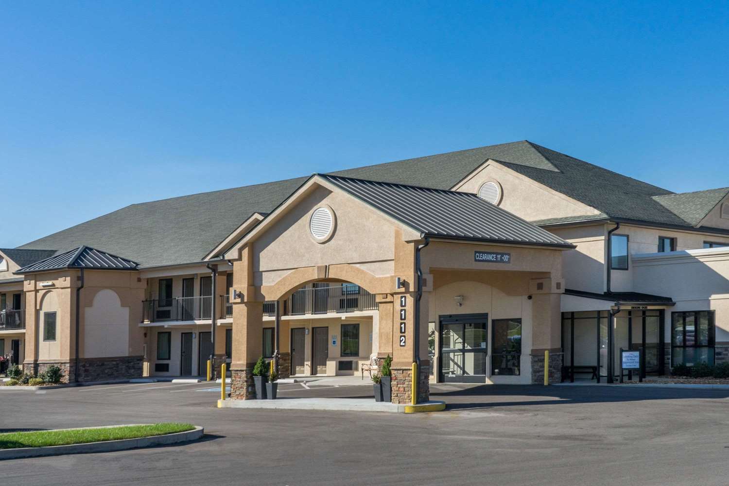 Baymont By Wyndham Clarksville 1/39