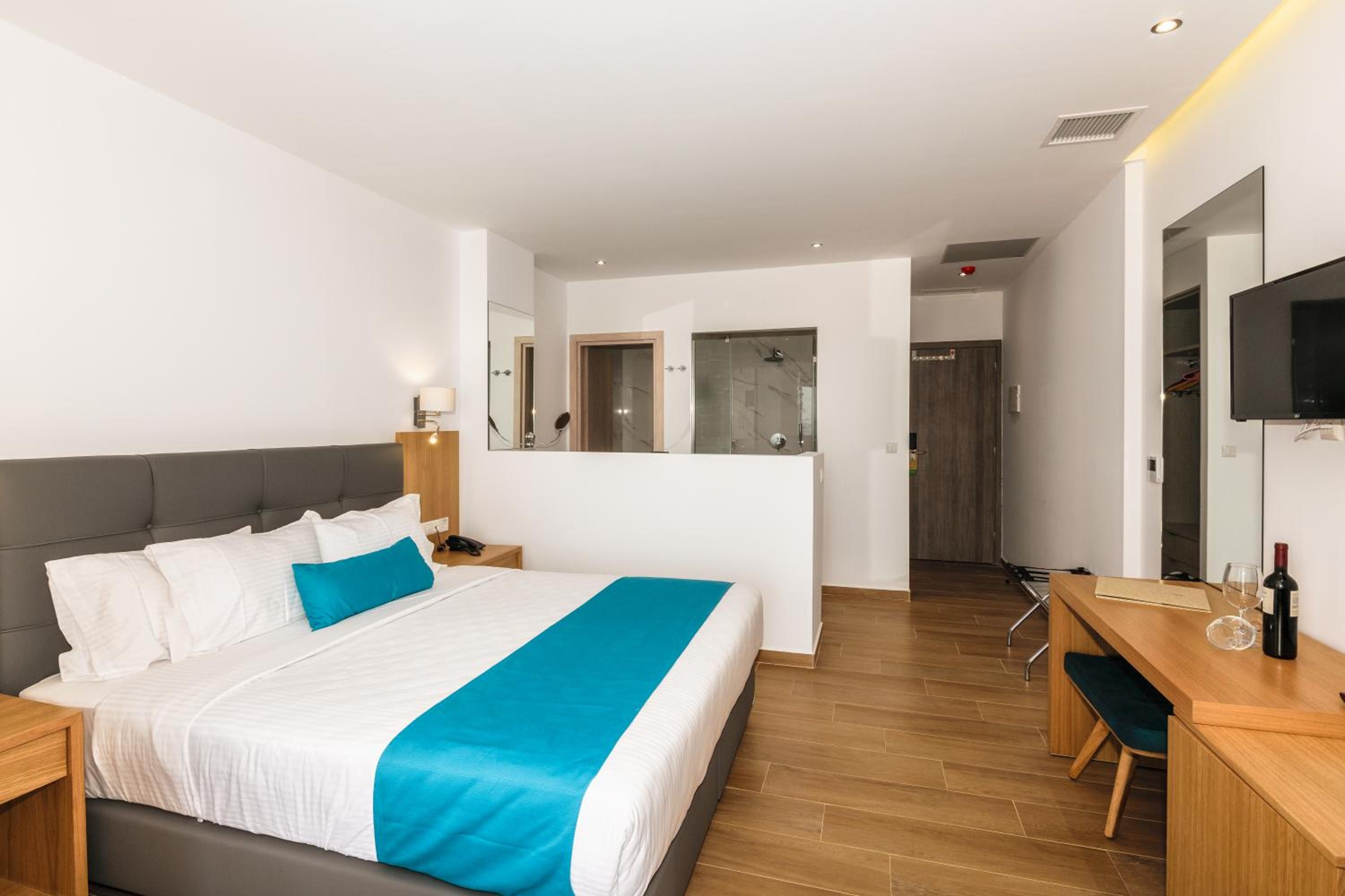 Suite, Sea Side, Private Pool، Cavo Orient Beach Hotel 3/9