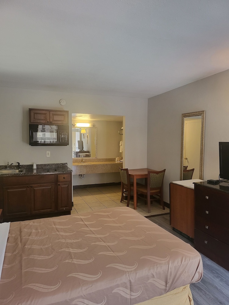 Baymont by Wyndham Williamsburg 18/45