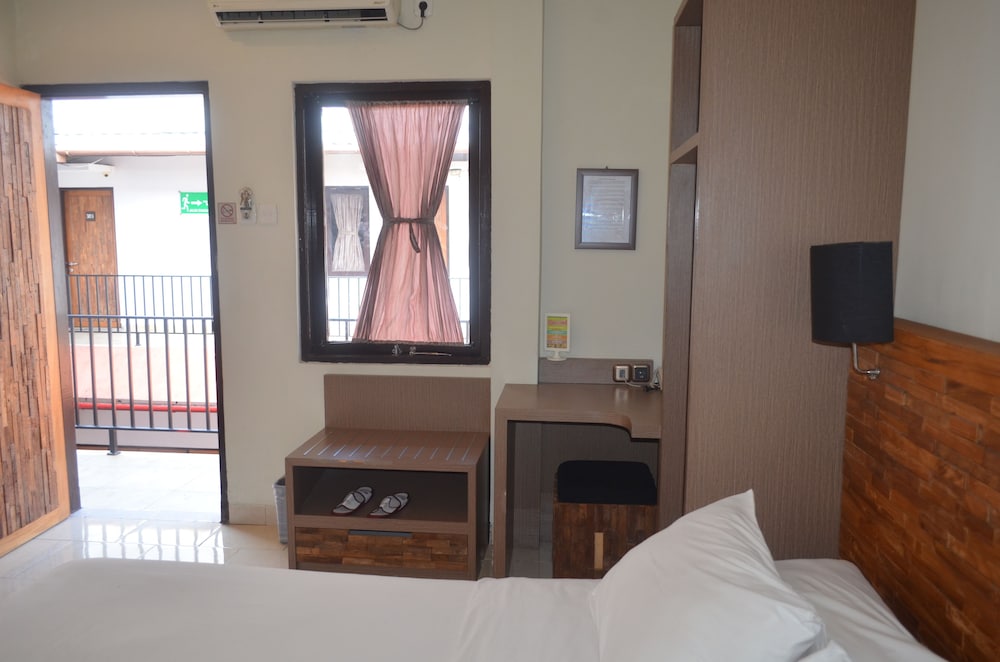 Mawar Asri Hotel 16/43