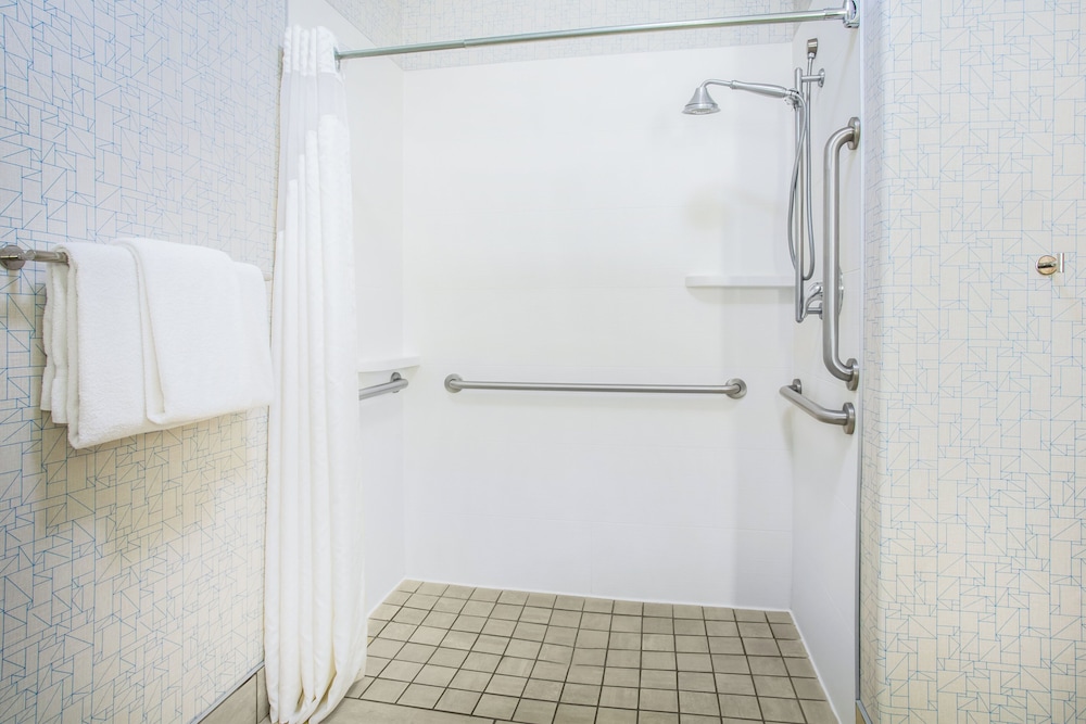 Holiday Inn Express Suites Cedar City 48/49