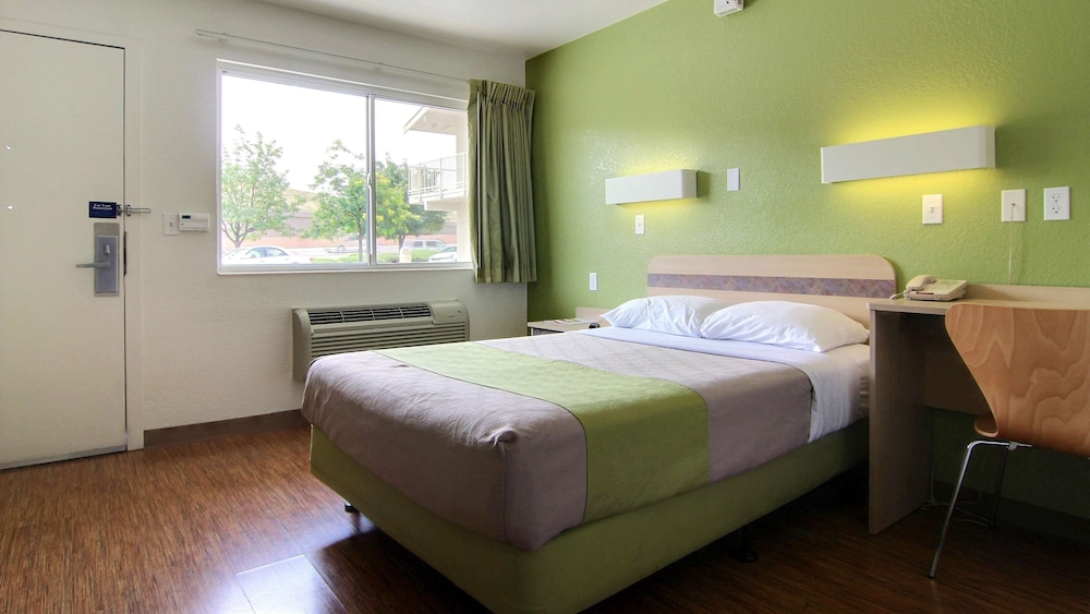 Motel6 Albuquerque, NM - Midtown 12/50