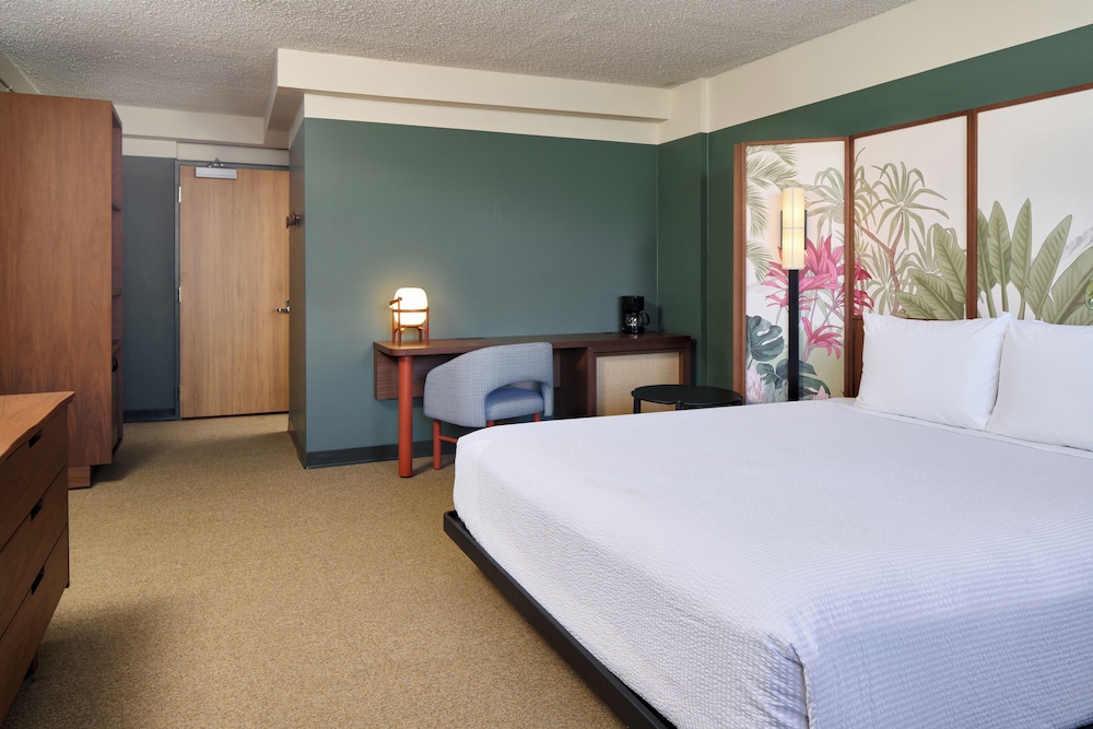 ROOM, KING BED, CITY VIEW, HIGH FLOOR
