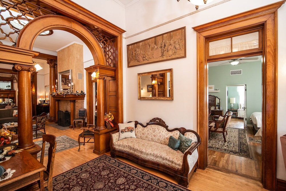The Blenman House Inn 50/72