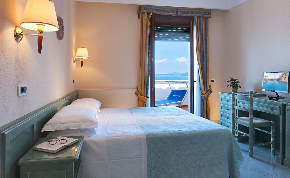 ROOM, DOUBLE BED, BALCONY