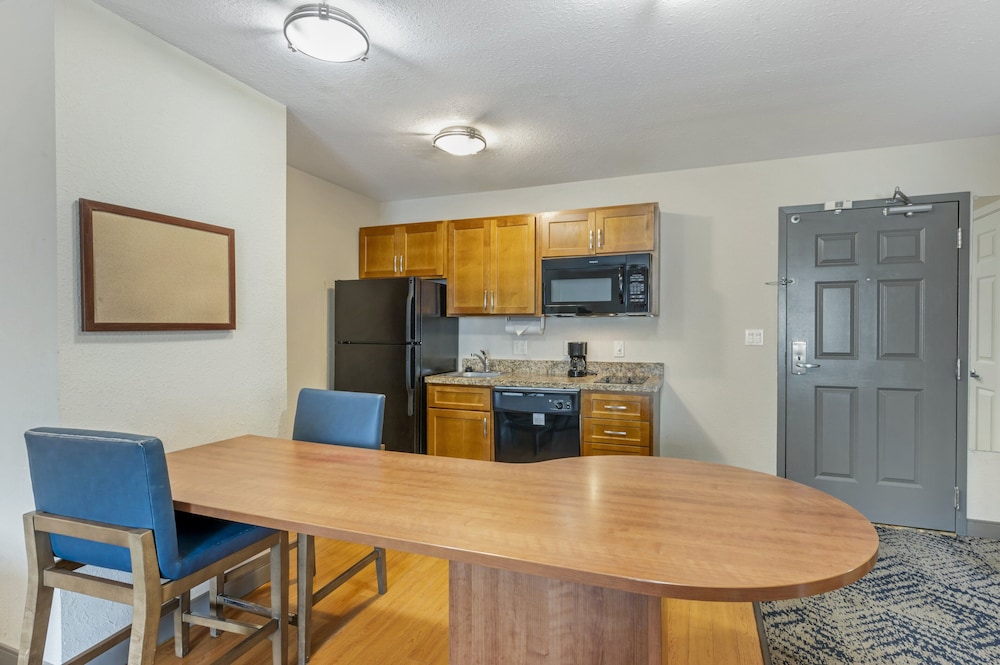 Candlewood Suites Indianapolis East 47/52