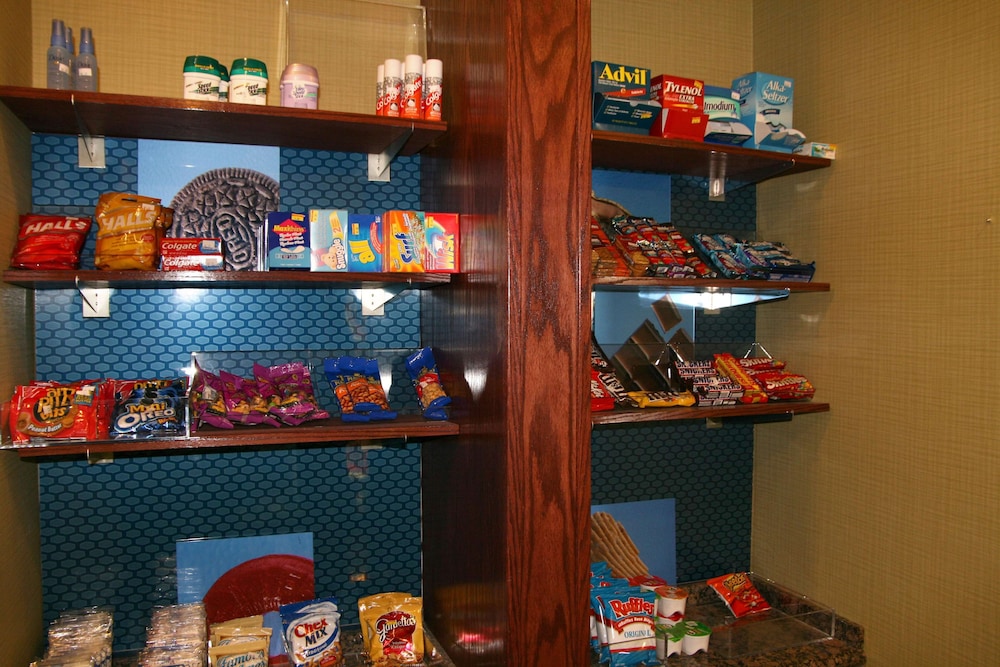 Hampton Inn & Suites Gainesville, TX 26/35