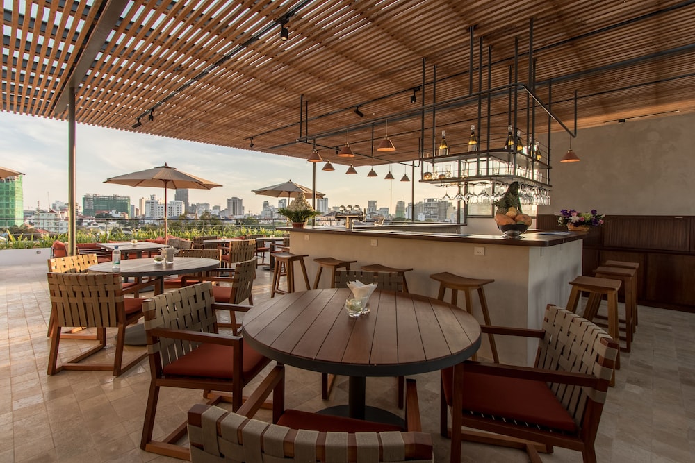 Penh House Hotel 55/74
