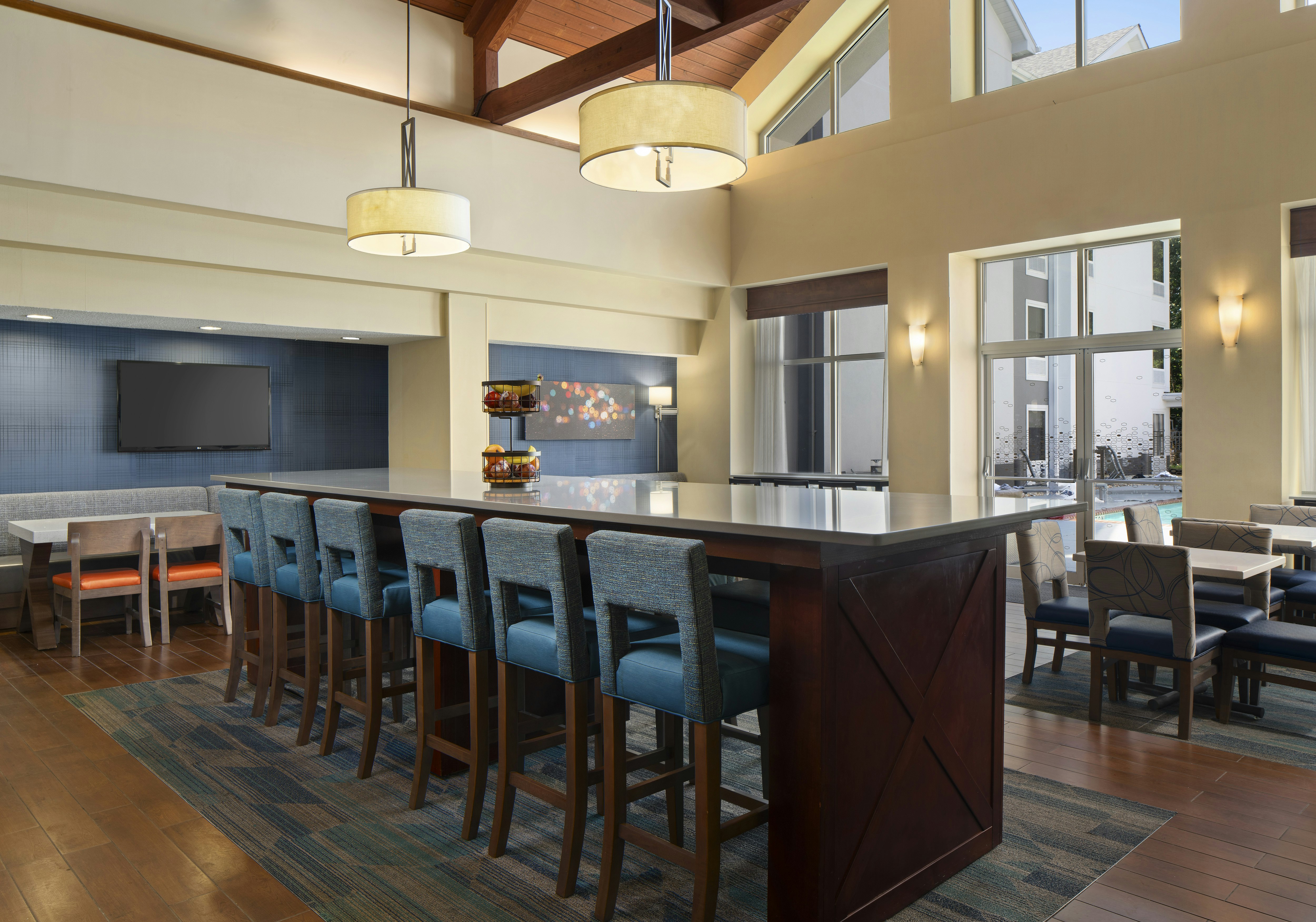 Hampton Inn & Suites Newport News (Oyster Point) 27/36