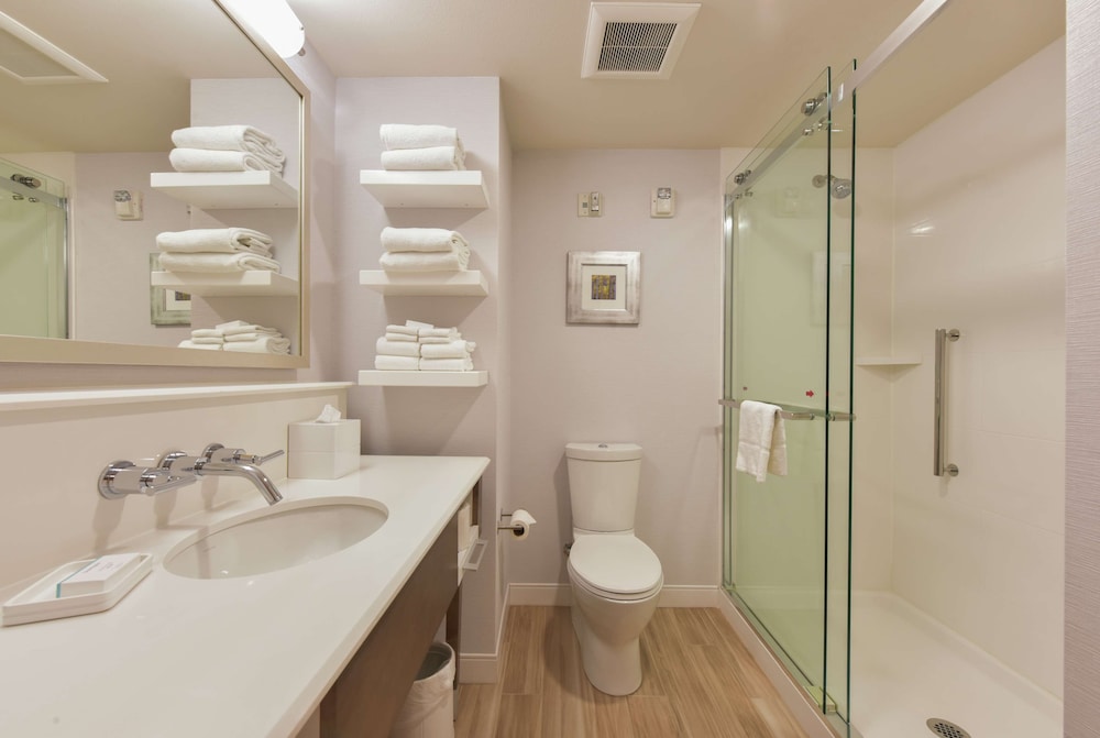 Hampton Inn Suites Seattle Redmond Wa 8/38