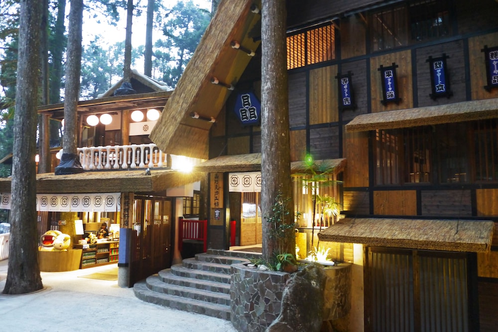 Monster Village Hotel 11/50