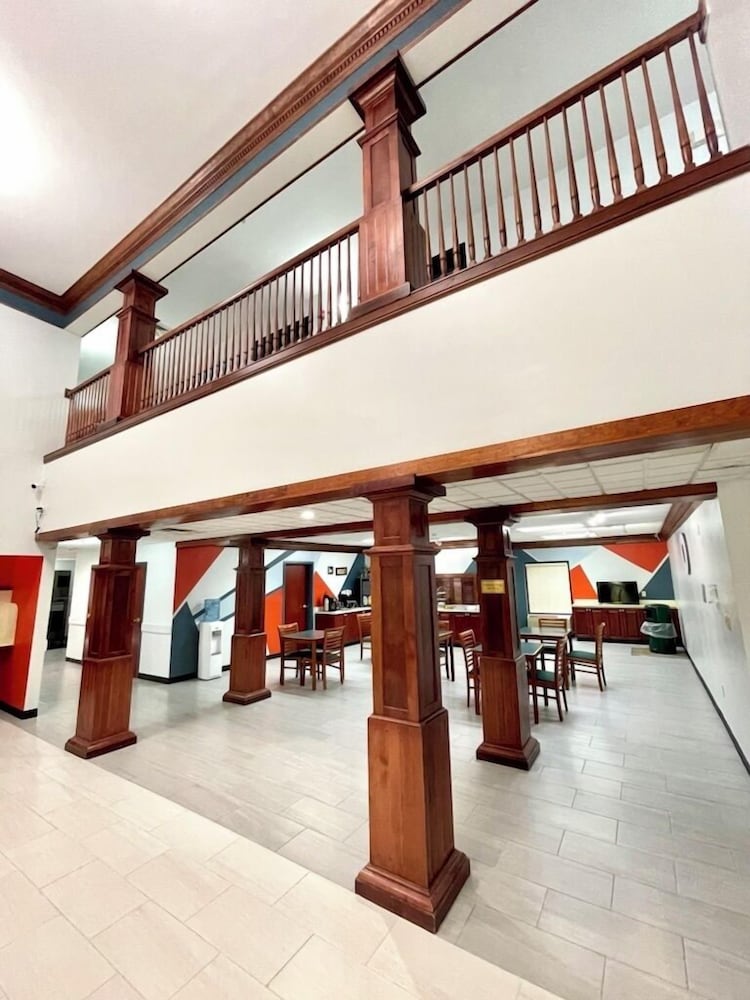 Grand Vista Hotel and Suites 3/61