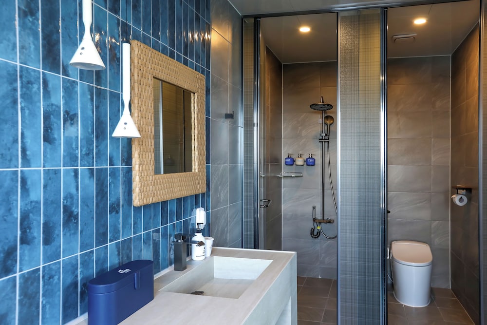 Avvio Hotel 50/50