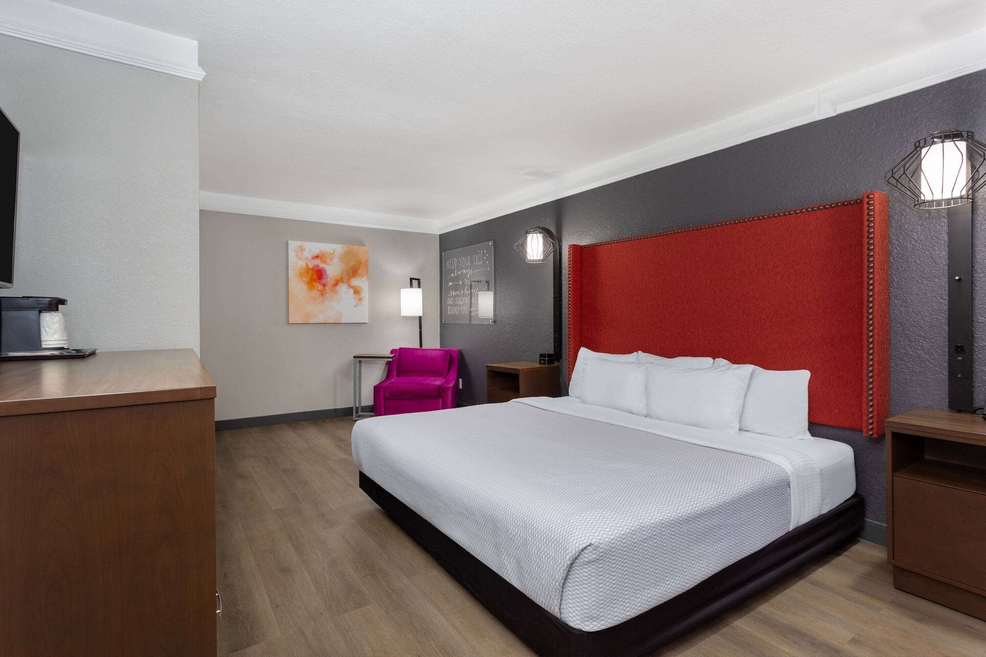 غرفة بسرير كينج لذوي الإعاقة، La Quinta Inn Pensacola 3/9