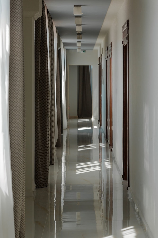 Heaven Hotel 46/54