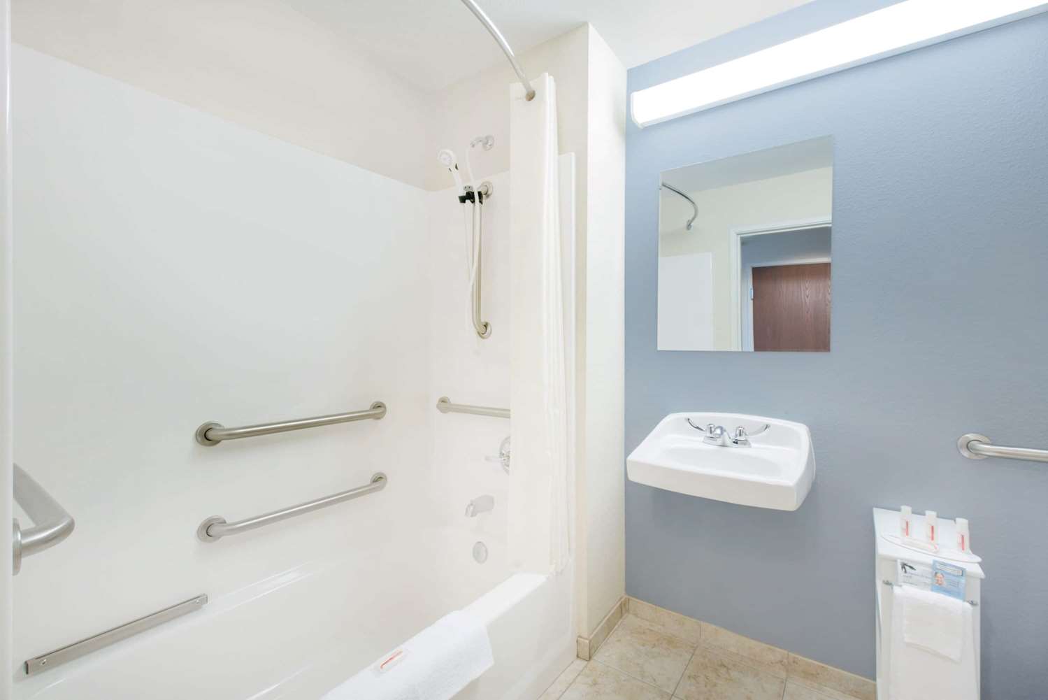 Microtel Inn And Suites By Wyndham Stanley 21/21