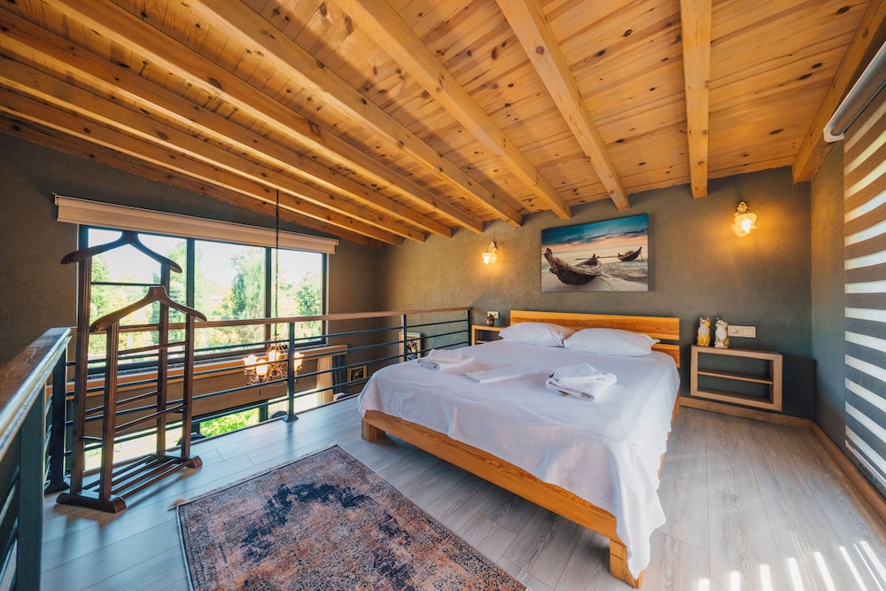 Antik River House 12/48
