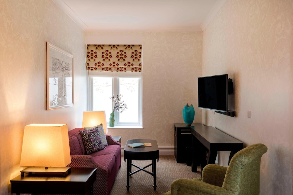 ST ERMINS HOTEL 29/41