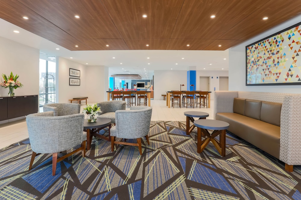 Holiday Inn Express & Suites Downtown Fort Worth 40/55