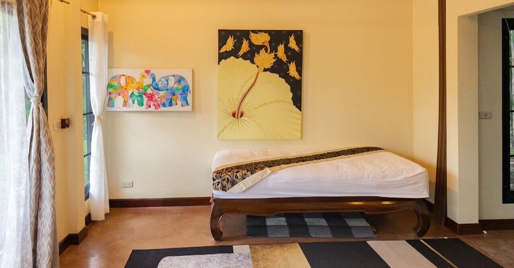 Palette Luxe Elephant Camp Maerim 15/46
