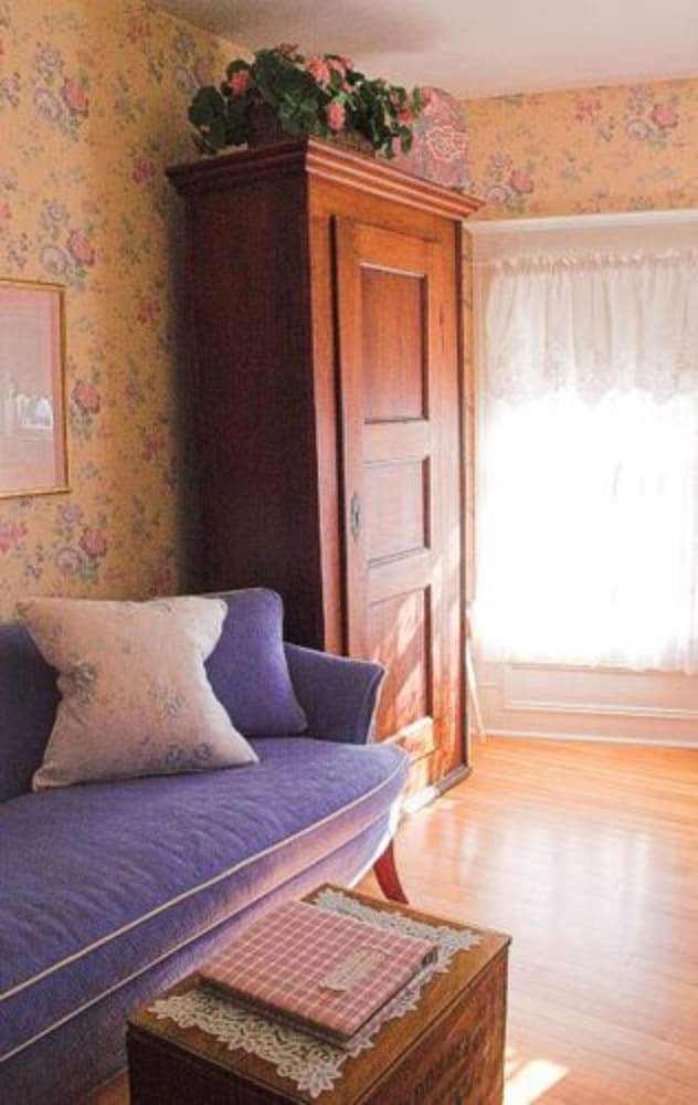 White Lace Inn 28/50
