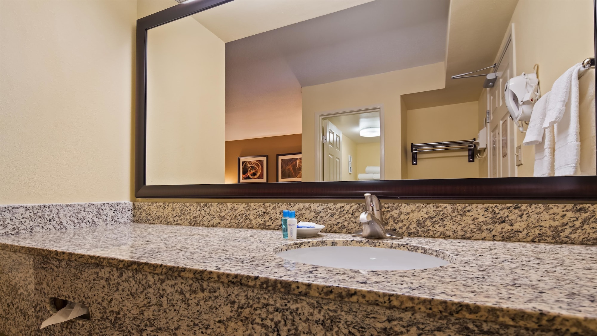 غرفة قياسية بسرير كينج، Best Western Louisville East Inn & Suites 8/10