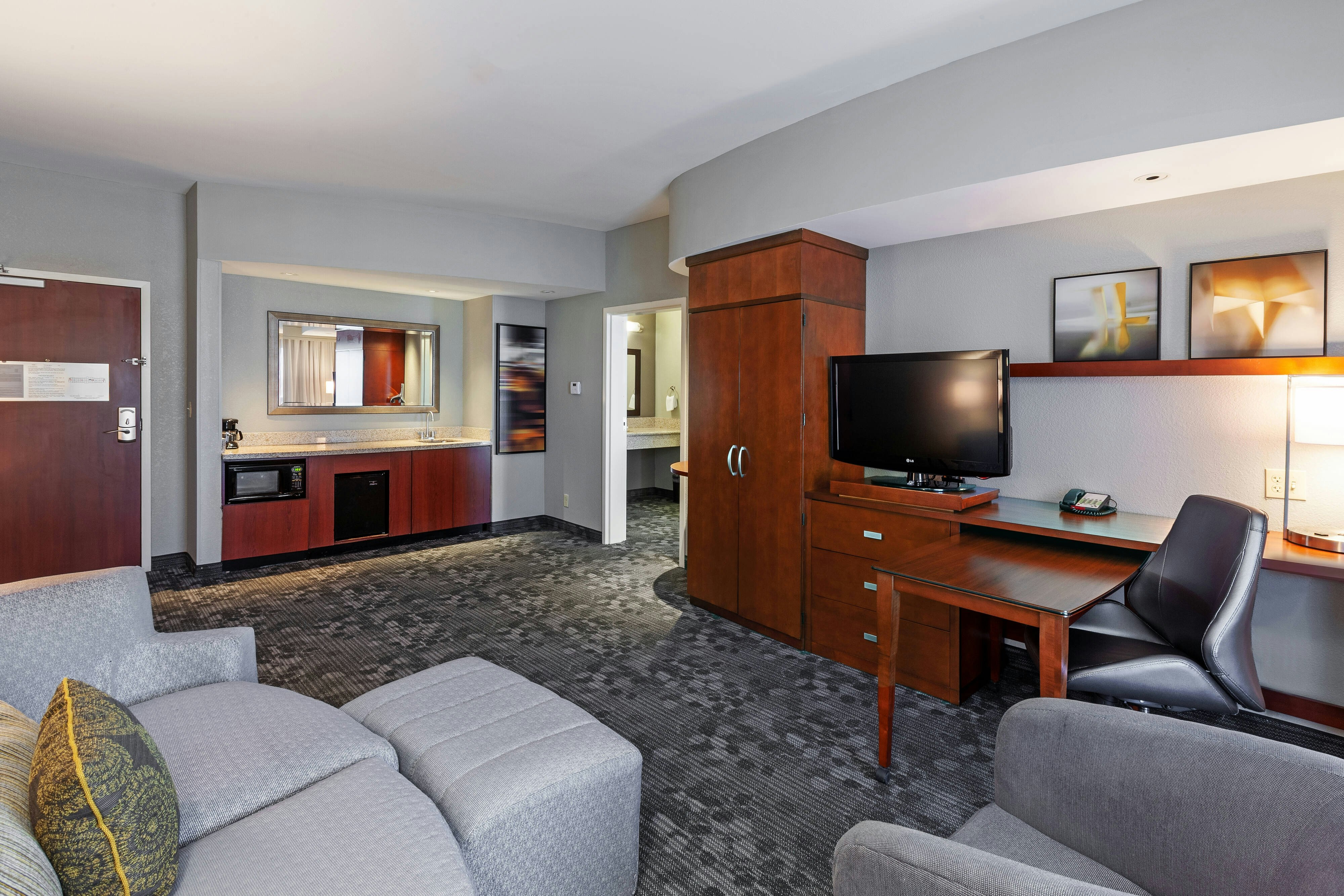 Courtyard Tulsa Woodland Hills 40/56