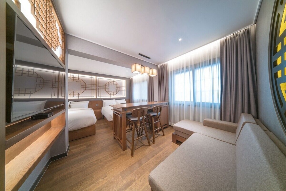 Yeon Hwa Moon Hotel 42/49