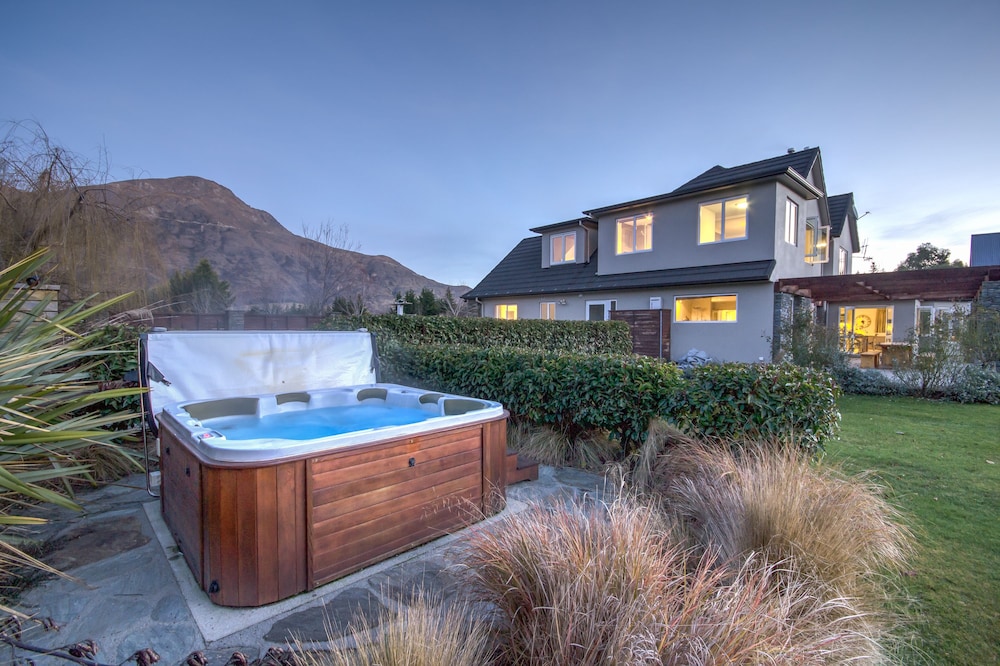 QUEENSTOWN COUNTRY LODGE 2/54