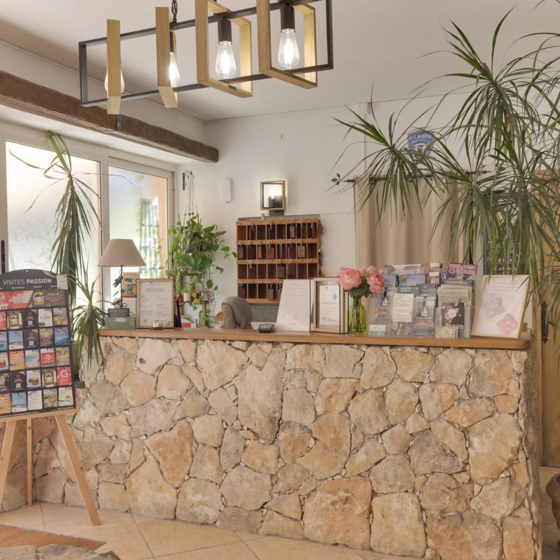 Hotel des Etrangers 4/15