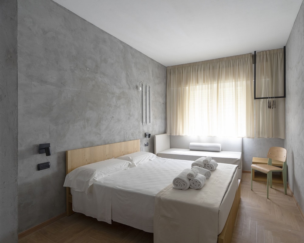 ROOM, TRIPLE
