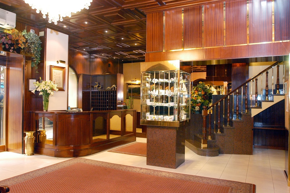 HOTEL PYRENEES 45/55
