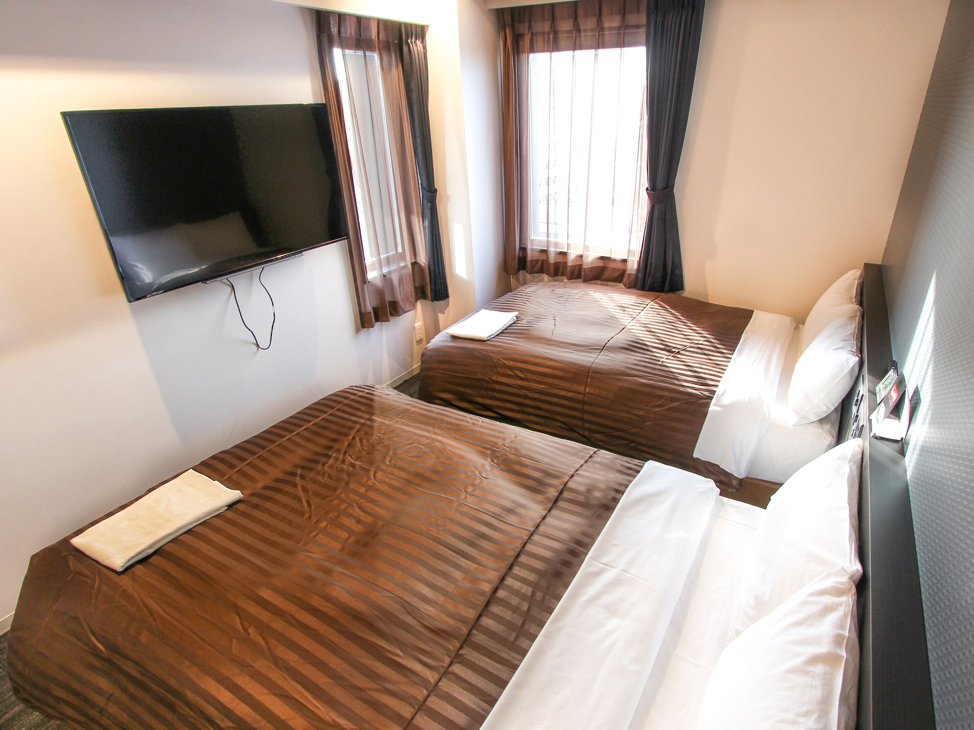 ROOM, TWIN BEDS, SMOKING