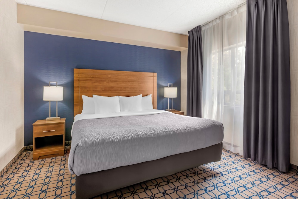 Efficiency, Suite, King Bed